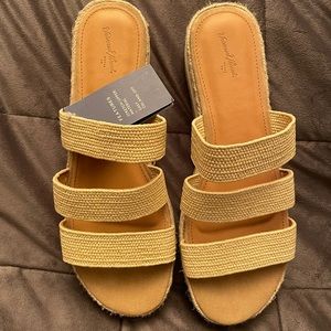 Women’s Universal Thread Florence sandals tan